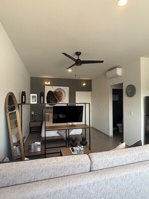 Standard Studio, Air conditioning