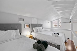 3 chambres, fer et planche à repasser, Wi-Fi, draps fournis