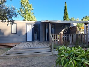 Exterior - Bungalow 'Dans Camping 5 Étoiles' with Shared Pool, Wi-Fi and Air Conditioning (Vendres)