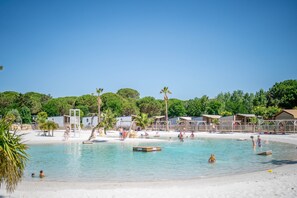 Beach nearby - Bungalow 'Dans Camping 5 Étoiles' with Shared Pool, Wi-Fi and Air Conditioning (Vendres)
