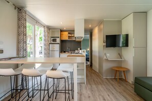 Fridge, stovetop, dishwasher, coffee/tea maker