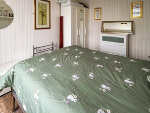 3 bedrooms, free WiFi, bed sheets