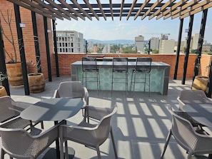 Outdoor dining - City Gateaway w/Rooftop & Infinity Pool | Duna S. (Guadalajara)