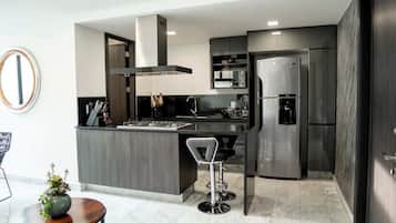 Kühlschrank, Mikrowelle, Ofen, Herdplatte