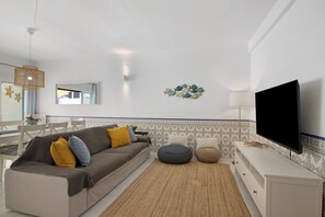 TV, caminetto