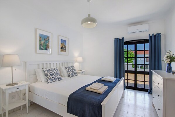 3 dormitorios, tabla de planchar con plancha, wifi gratis y ropa de cama