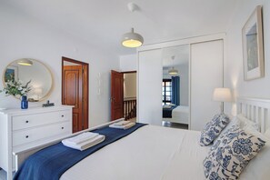 3 dormitorios, tabla de planchar con plancha, wifi gratis y ropa de cama