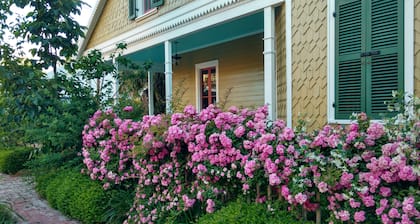 Historic charm and secret gardens. Central location. Bay St. Louis, MS