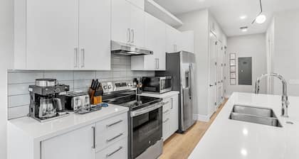 Brand New Luxury - Across From Beach - Balcony View