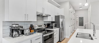 Brand New Luxury - Across From Beach - Balcony View