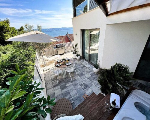 Villa Oneum – Apartment MARE with Private Jacuzzi