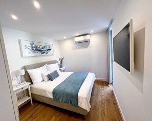 2 habitaciones, tabla de planchar con plancha y cuna de viaje 