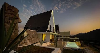 MOON CABIN:Cabin 30 min from Trujillo Comfort between mountains and starry sky.