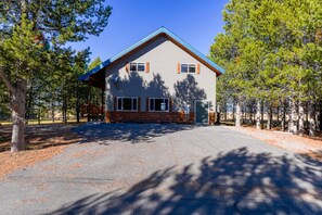 Exterior - Hot Tub, Kid Loft, Ping Pong, 25 min YNP, Fire Pit (Island Park)