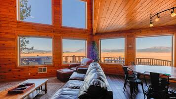 Televisión, chimenea y tenis de mesa