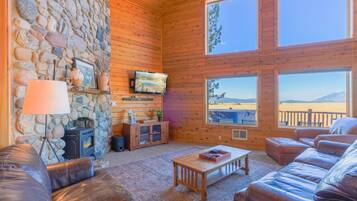 TV, peis og bordtennis