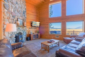 TV, fireplace, ping pong