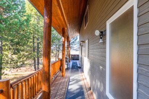 Terrace/patio - Hot Tub, Kid Loft, Ping Pong, 25 min YNP, Fire Pit (Island Park)