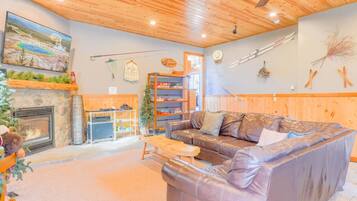 Televisión, chimenea y tenis de mesa