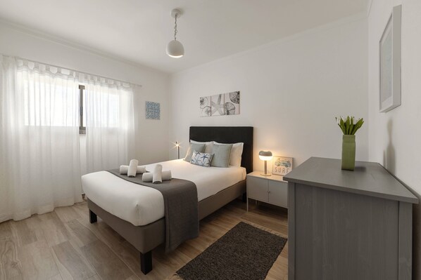 1 slaapkamer, een strijkplank/strijkijzer, reisbedje, gratis wifi