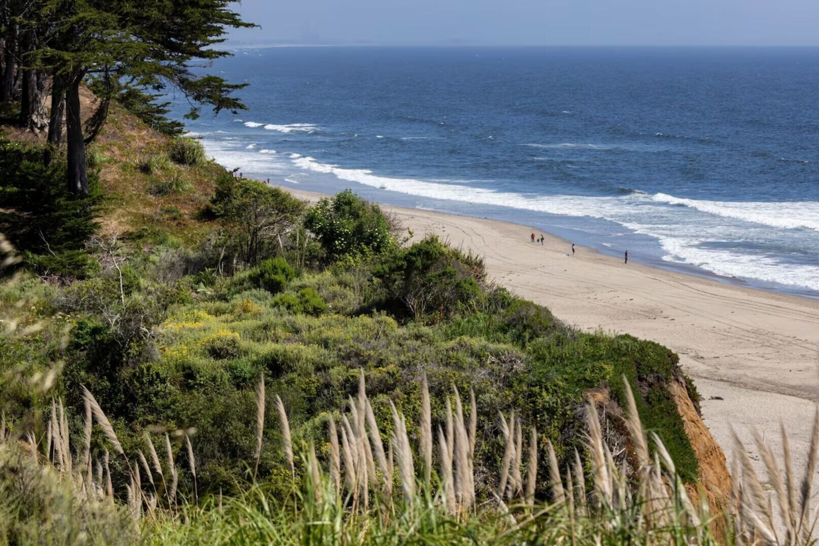 Espreguiçadeiras, toalhas de praia 