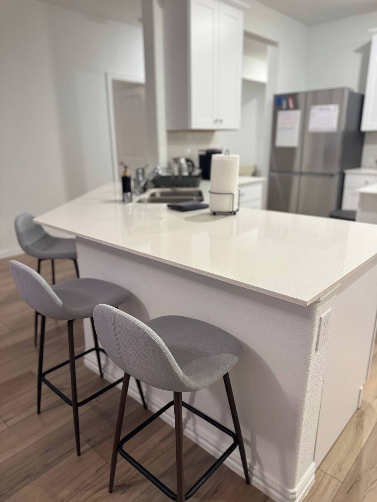 Mikrobølgeovn, ovn, kokeplater og oppvaskmaskin