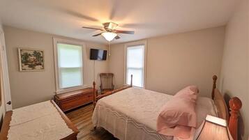 3 多间卧室、熨斗/熨衣板、WiFi、床单