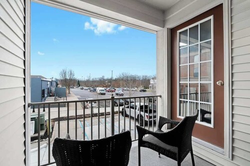 DT Auburn Hills Lux Condo