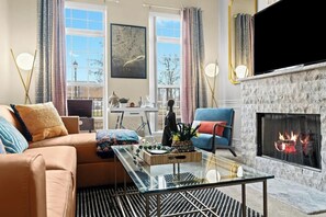 Televisión y oficina 