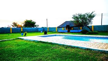 Piscina externa, barracas de cortesia