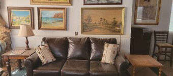 Stone Hearth Cottage in tranquil Clovis