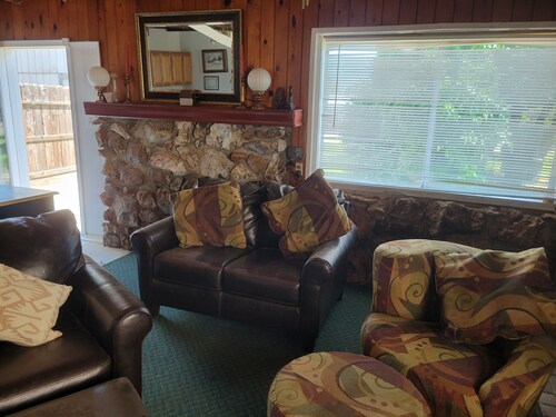 Stone Hearth Cottage in tranquil Clovis