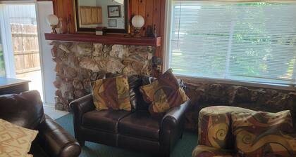 Stone Hearth Cottage in tranquil Clovis