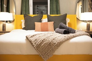 5 bedrooms, iron/ironing board, WiFi, bed sheets - Hot Tub | Game Room | Gym | Sleeps 12 - Near Denver & Boulder! (Westminster)