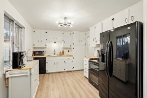 Micro-ondes, four, plaque de cuisson, lave-vaisselle