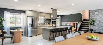 JoyNest Retreat - Spacious 5BR, Epic Backyard, Family and Pet Friendly