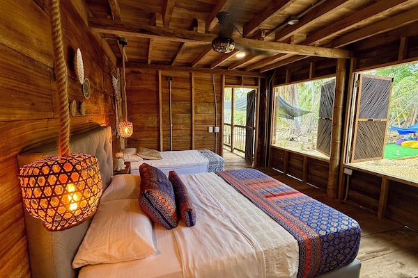 Dreibettzimmer, Blick auf den Innenhof