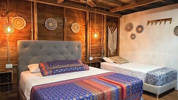 Familiekamer, uitzicht op de binnenplaats | Bedden met traagschuimmatrassen, gratis wifi, beddengoed