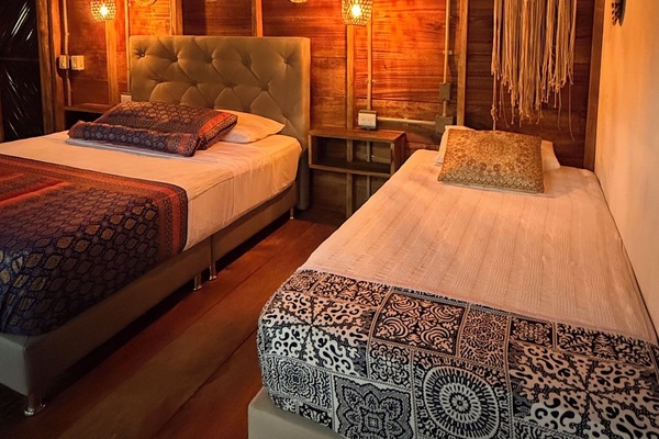 Familiekamer, uitzicht op de binnenplaats | Bedden met traagschuimmatrassen, gratis wifi, beddengoed