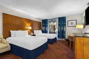 Comfort Double Room, Courtyard View - Hiltop Hotel (Bakersfield)
