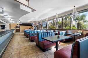 Se sirven desayunos y cenas, cocina americana