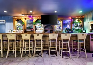 Sports bar - SureStay by Best Western Bakersfield Central (Bakersfield)