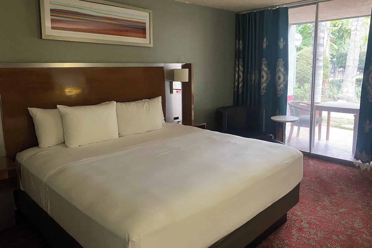 Ropa de cama de alta calidad y escritorio