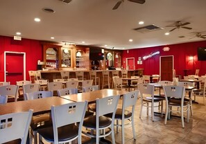 Sports bar - SureStay by Best Western Bakersfield Central (Bakersfield)