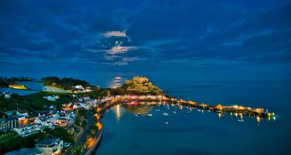 Gorgeous 3 bed boutique beach house