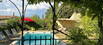 Beautiful renovated house, brazier pool, facing the luberon ideal for family and friends