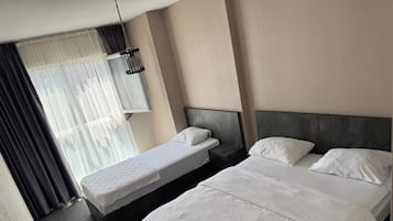 Familie appartement | Een kluis op de kamer, een laptopwerkplek, gratis wifi