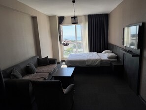 Familieleilighet | Safe på rommet, skrivebord for bærbar PC og wi-fi (inkludert)