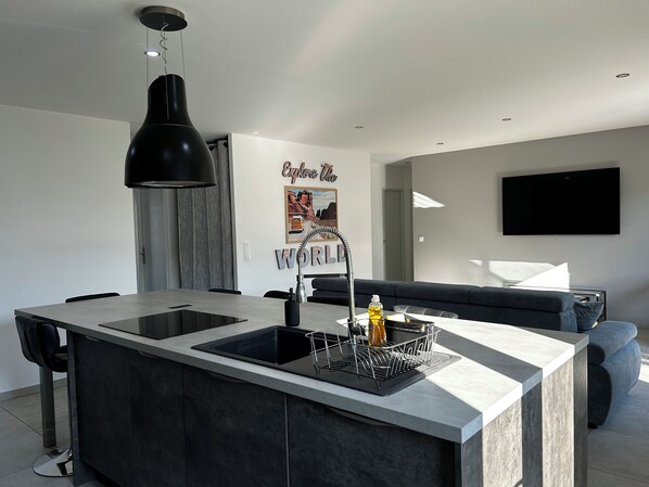 Dining - L'Ostal Des Amis (Servian)