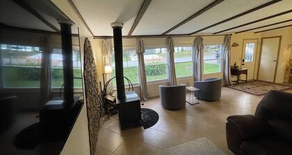 Year Round Rambler - Canal/ Lake Access